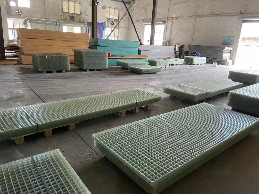 Reinharzgitter FRP Gitter Gehweg oder Plattform Verwendung in 38 * 38 * 38mm individuell Panel Größe