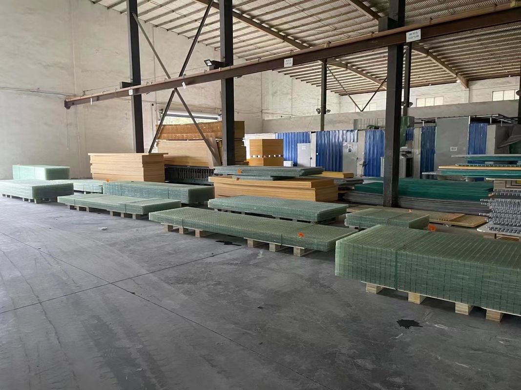 Reinharzgitter FRP Gitter Gehweg oder Plattform Verwendung in 38 * 38 * 38mm individuell Panel Größe